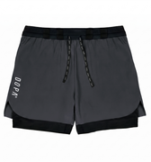 Shorts Dual Run Cinza Escuro - frente