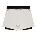 Shorts Dual Run Gelo - costas